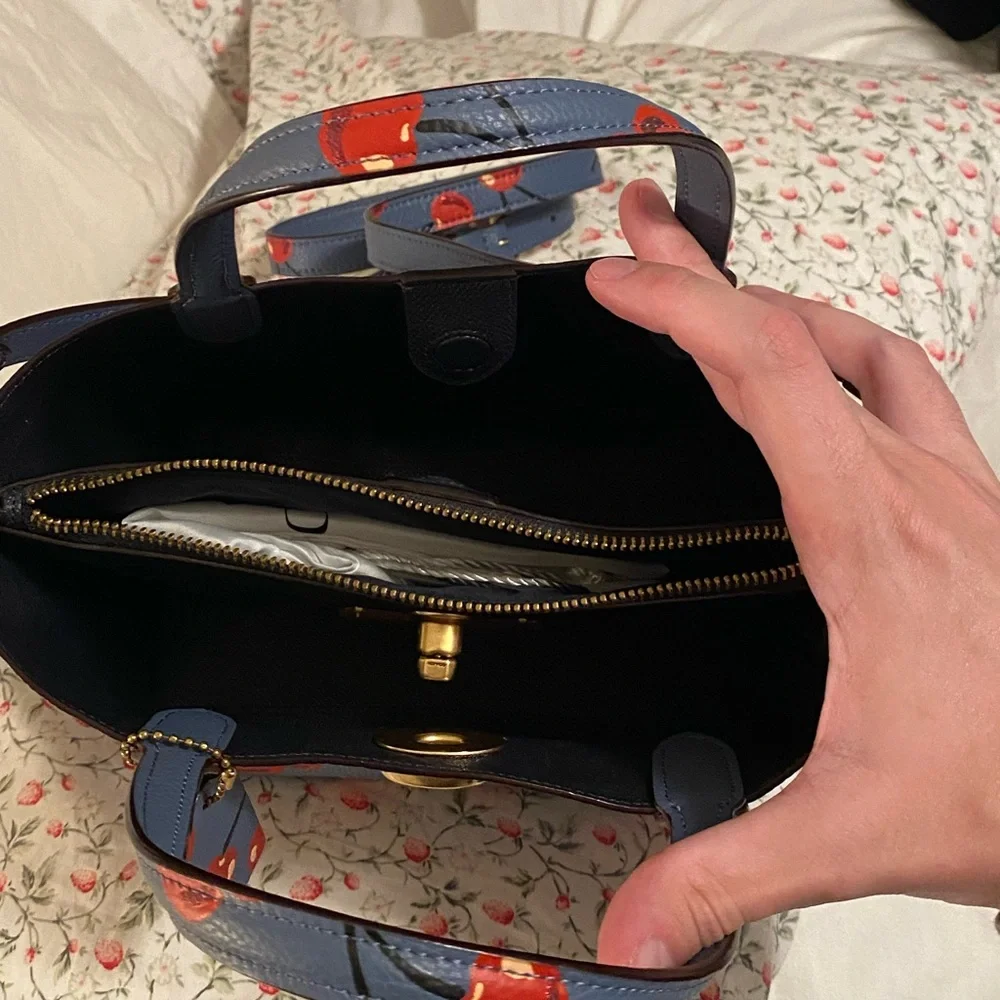 Coach Cherry Willow 24 - Picture 5 of 6